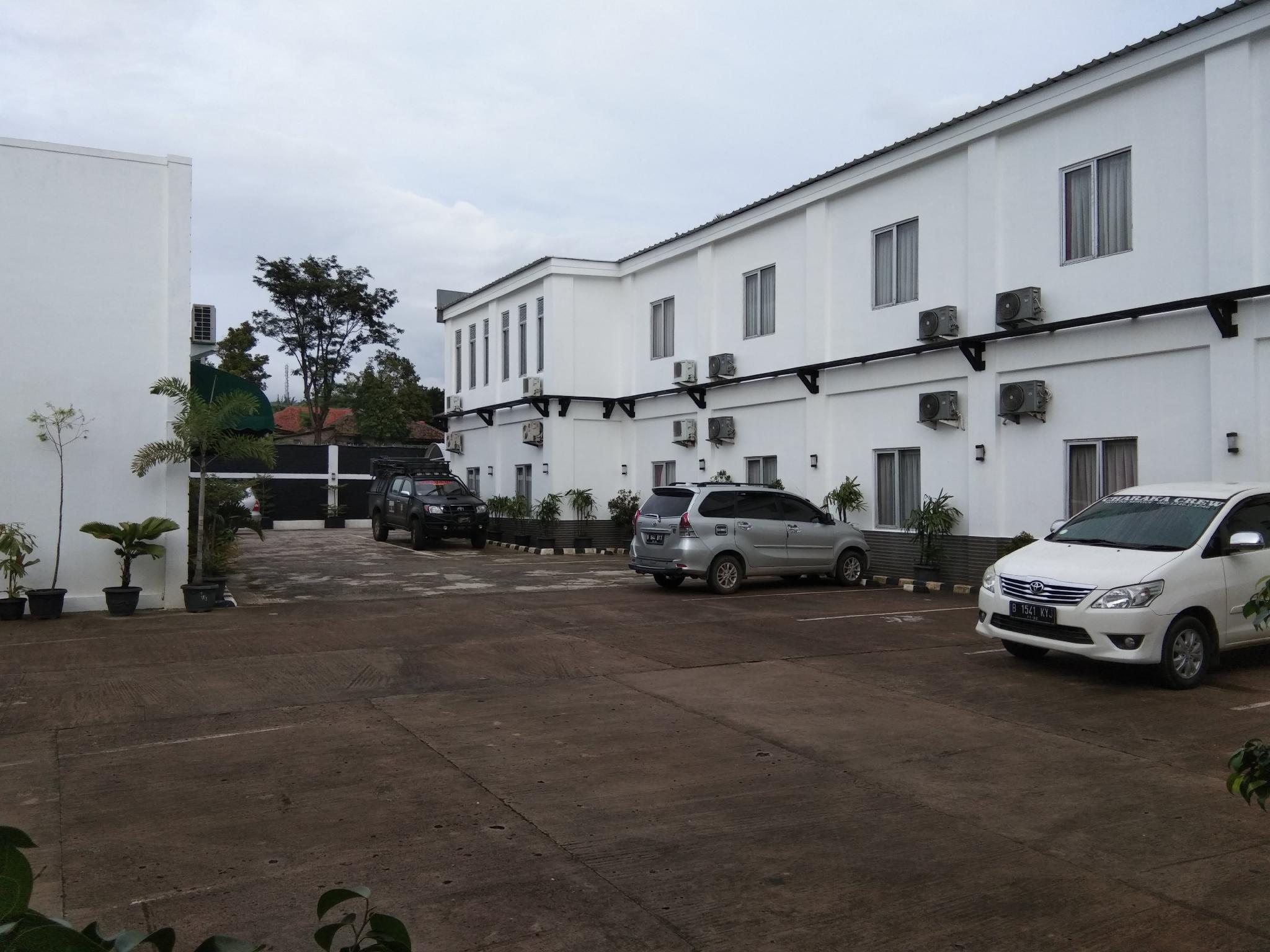 Charaka Hotel 27/30