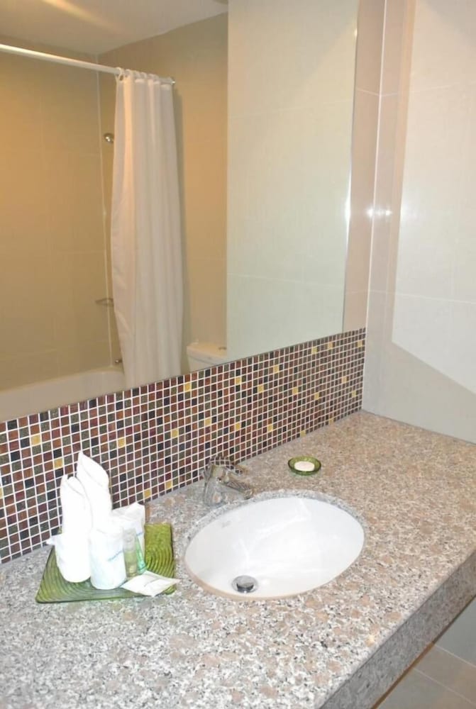 S Tara Grand Hotel 41/44
