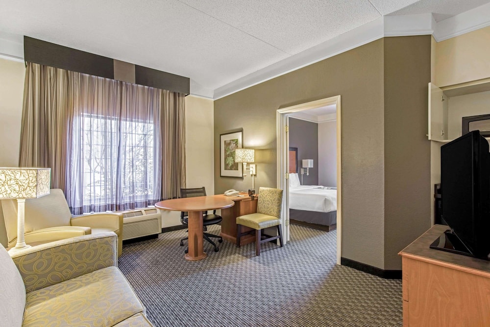 La Quinta Inn & Suites by Wyndham Birmingham Homewood 34/59