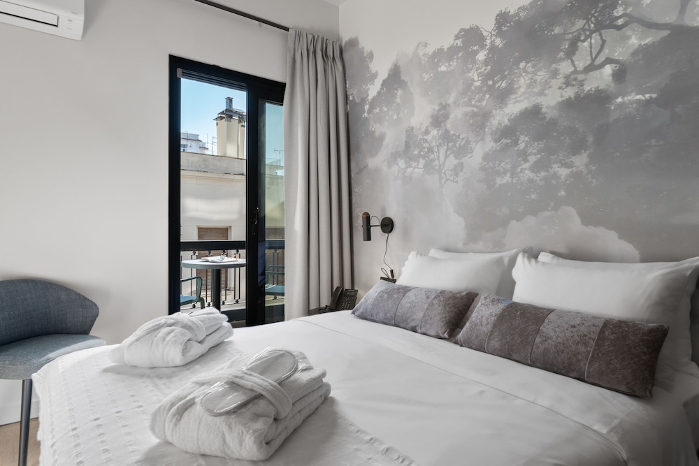 Room, Double Bed, Lateral Side Sea View