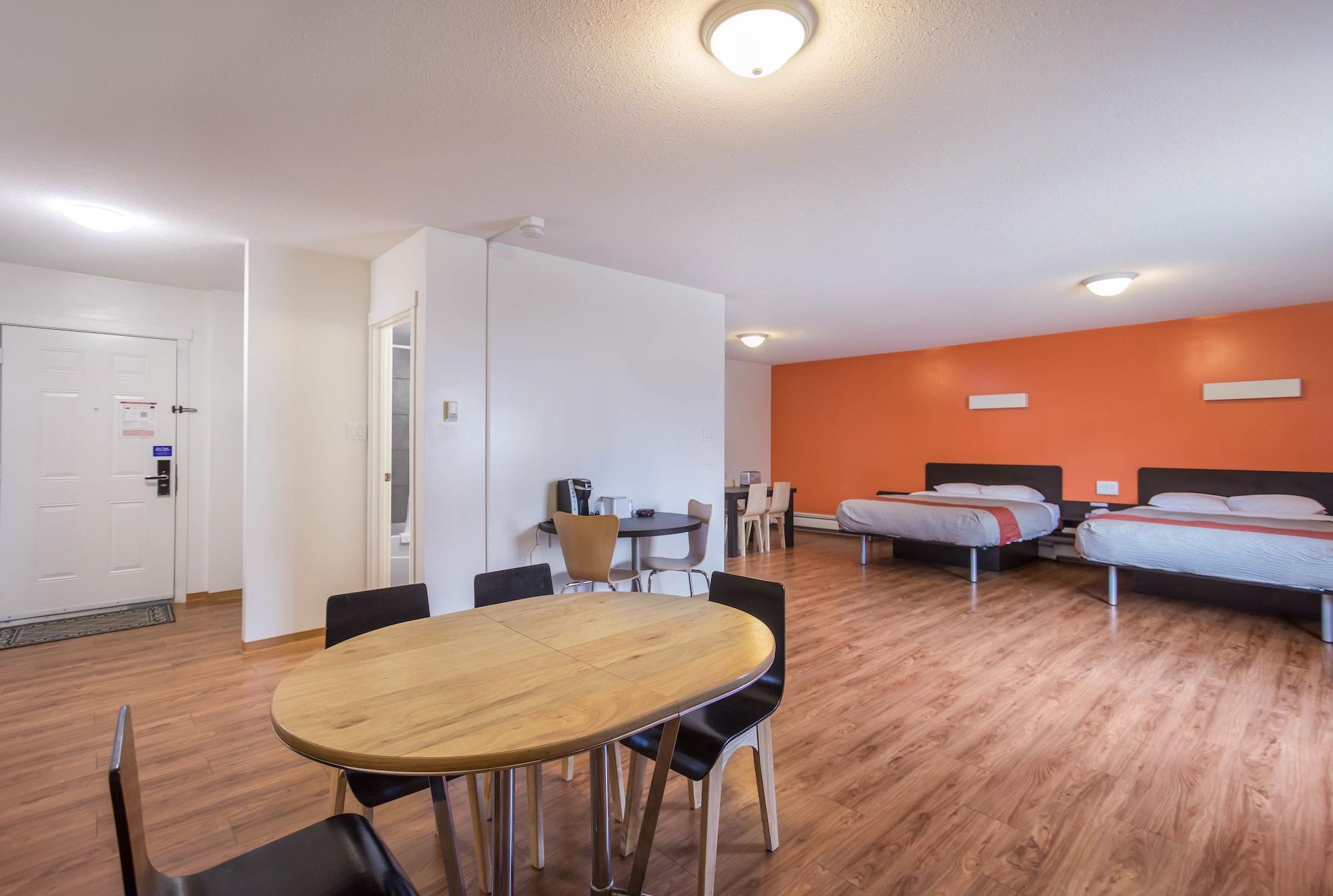 Motel 6 Camrose, AB 17/25