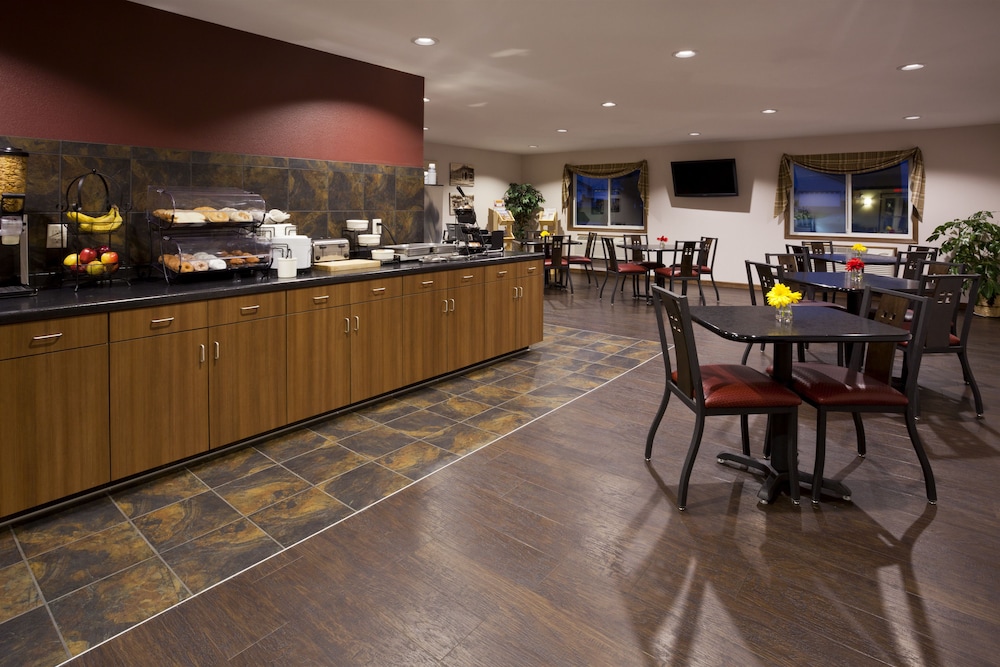 GrandStay Hotel & Suites Parkers Prairie 35/50