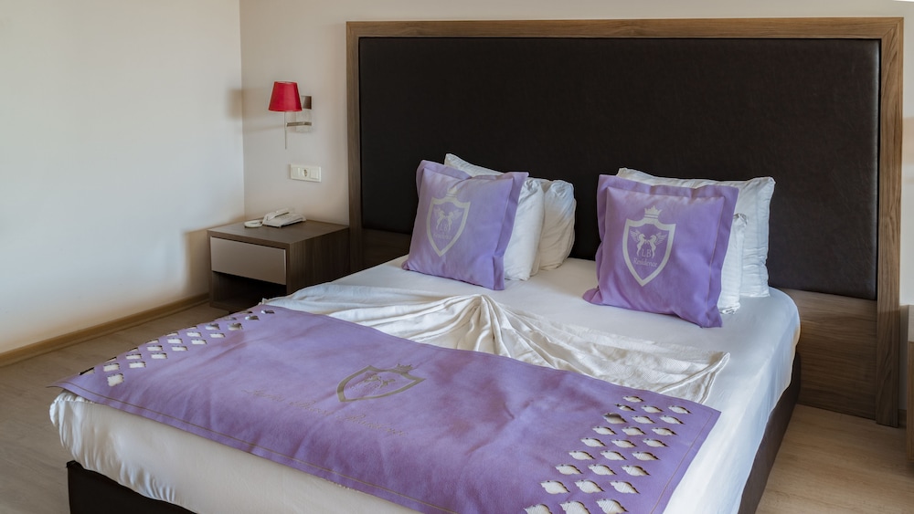 Ladies Beach Residence Hotel 32/68
