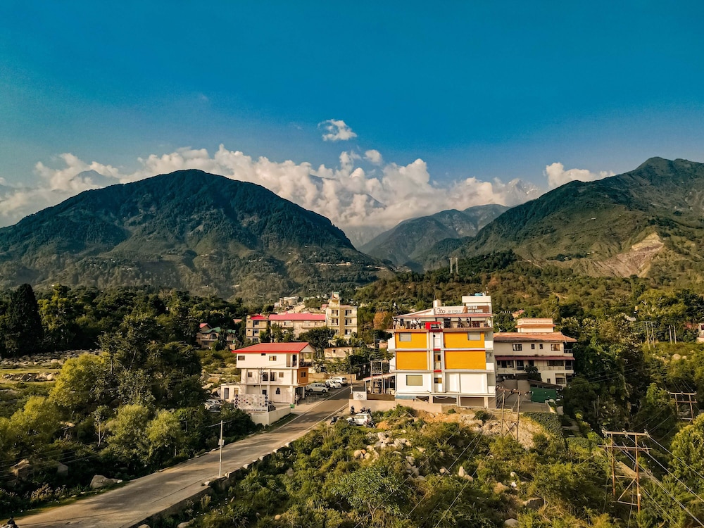 Sterling Dharamshala 7/42