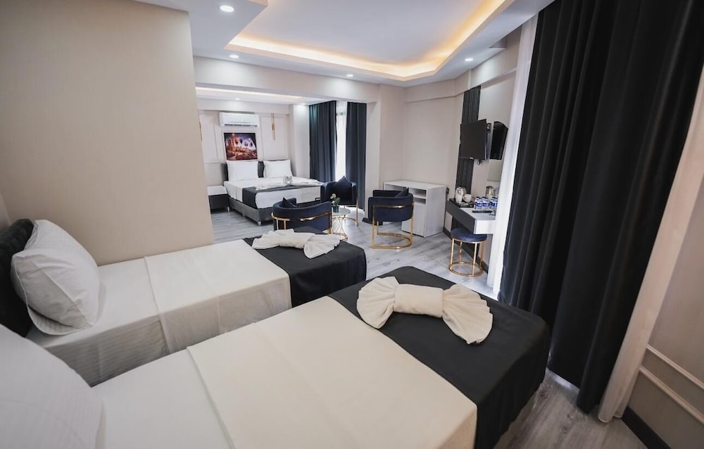 Room at Grand Ozer Hotel, ISTANBUL