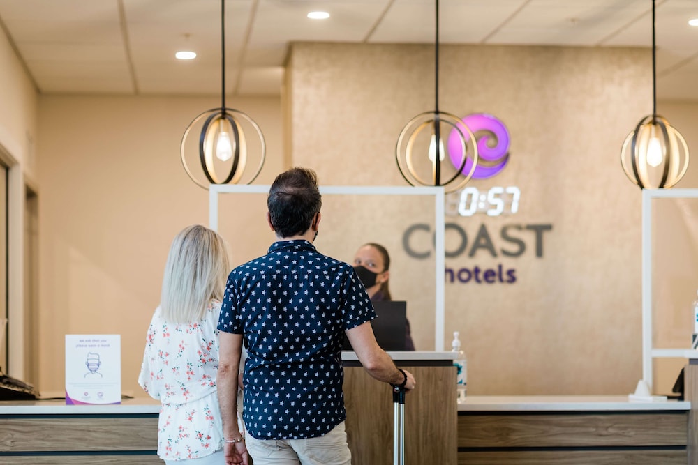 Coast Oliver Hotel 2/35