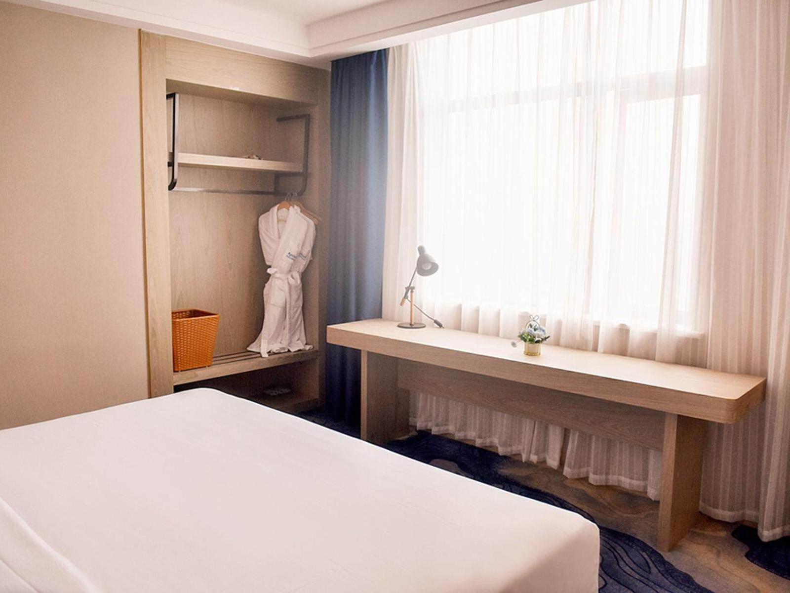 Kyriad Marvelous Hotel (Changning Zhongyin Times Plaza) 27/53