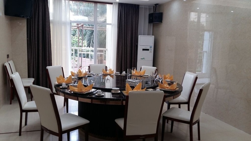 Kololo Courts Hotel & Restaurant 27/40