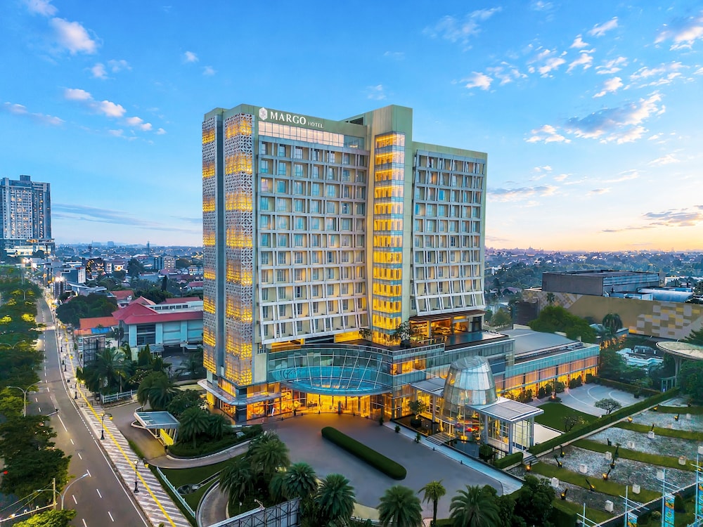 THE MARGO HOTEL 4/67