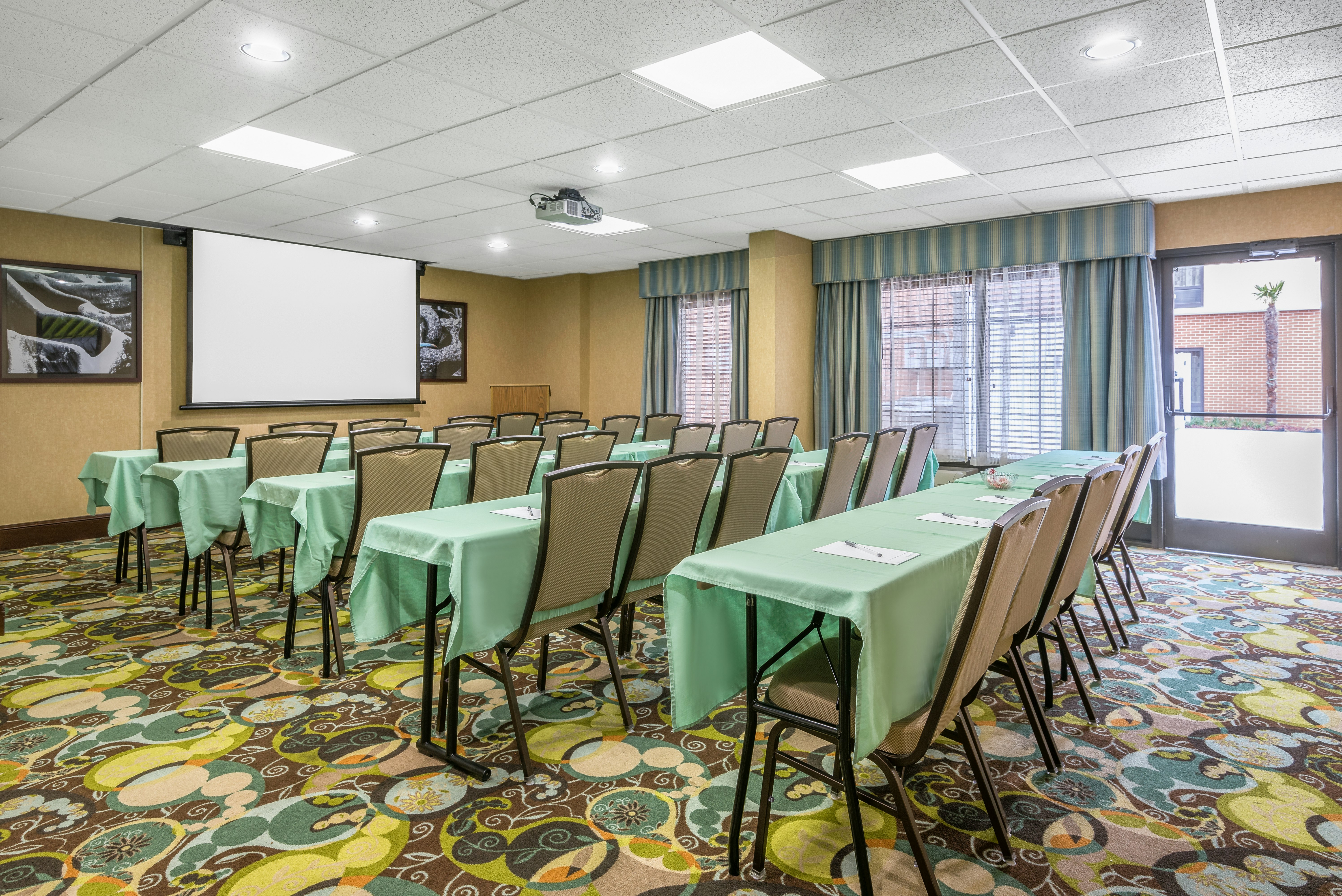 Hampton Inn & Suites Florence Center 10/12