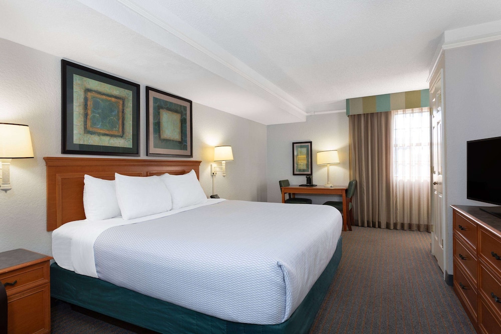 غرفة بسرير كينج، La Quinta Inn Pensacola 5/10