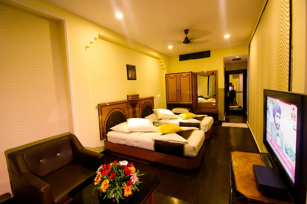 HOTEL RISHI REGENCY 17/32