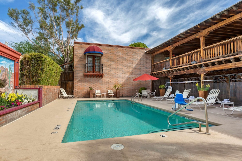 Comfort Suites Tucson near Sabino Canyon 5/47