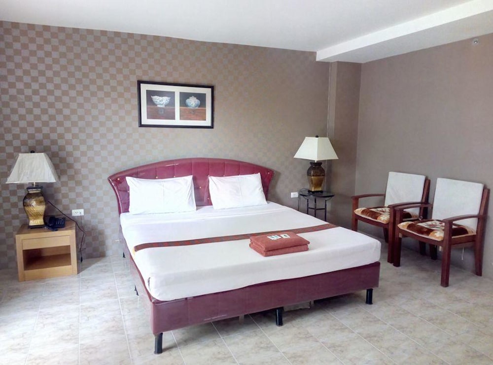 Pearl Place Hotel 32/48