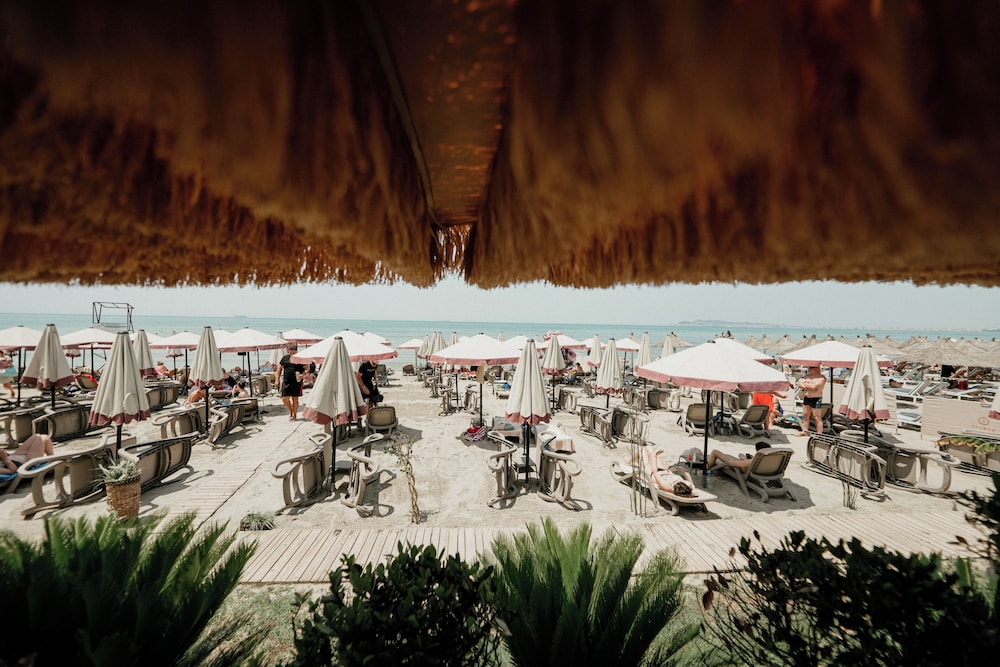 Flower Hotels & Resorts 46/50