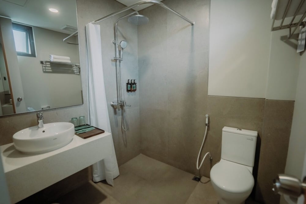 Jiro Hotel 50/50