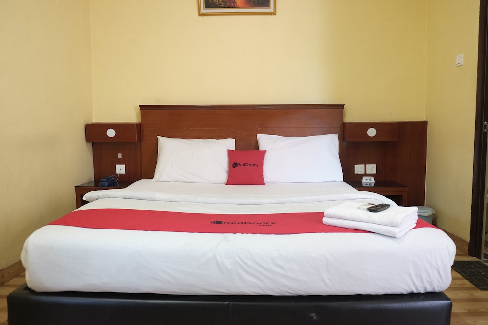 Reddoorz Plus Near Dc Mall Batam 22/39