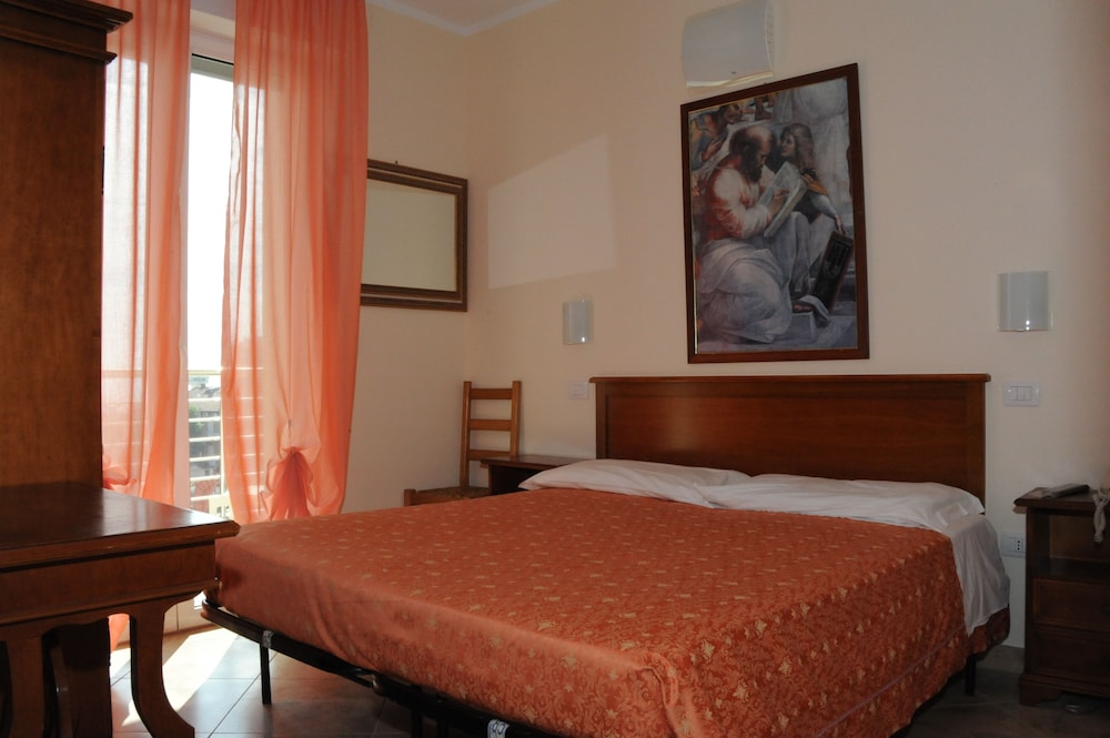 Franca Hotel 17/50
