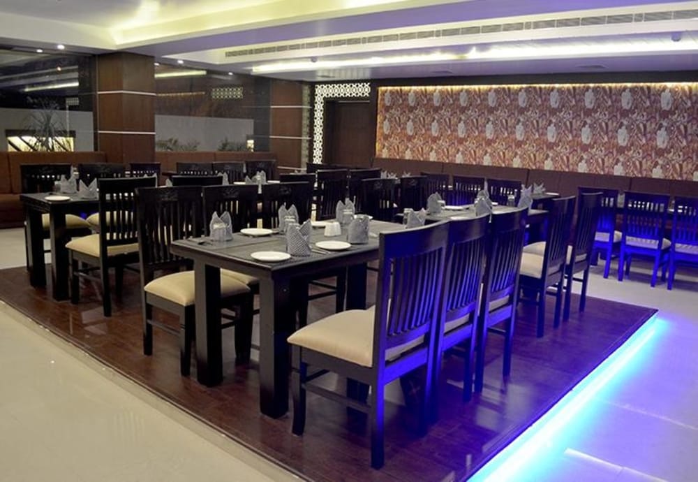 Gen X Casaya Inn Hotel Lucknow 14/20