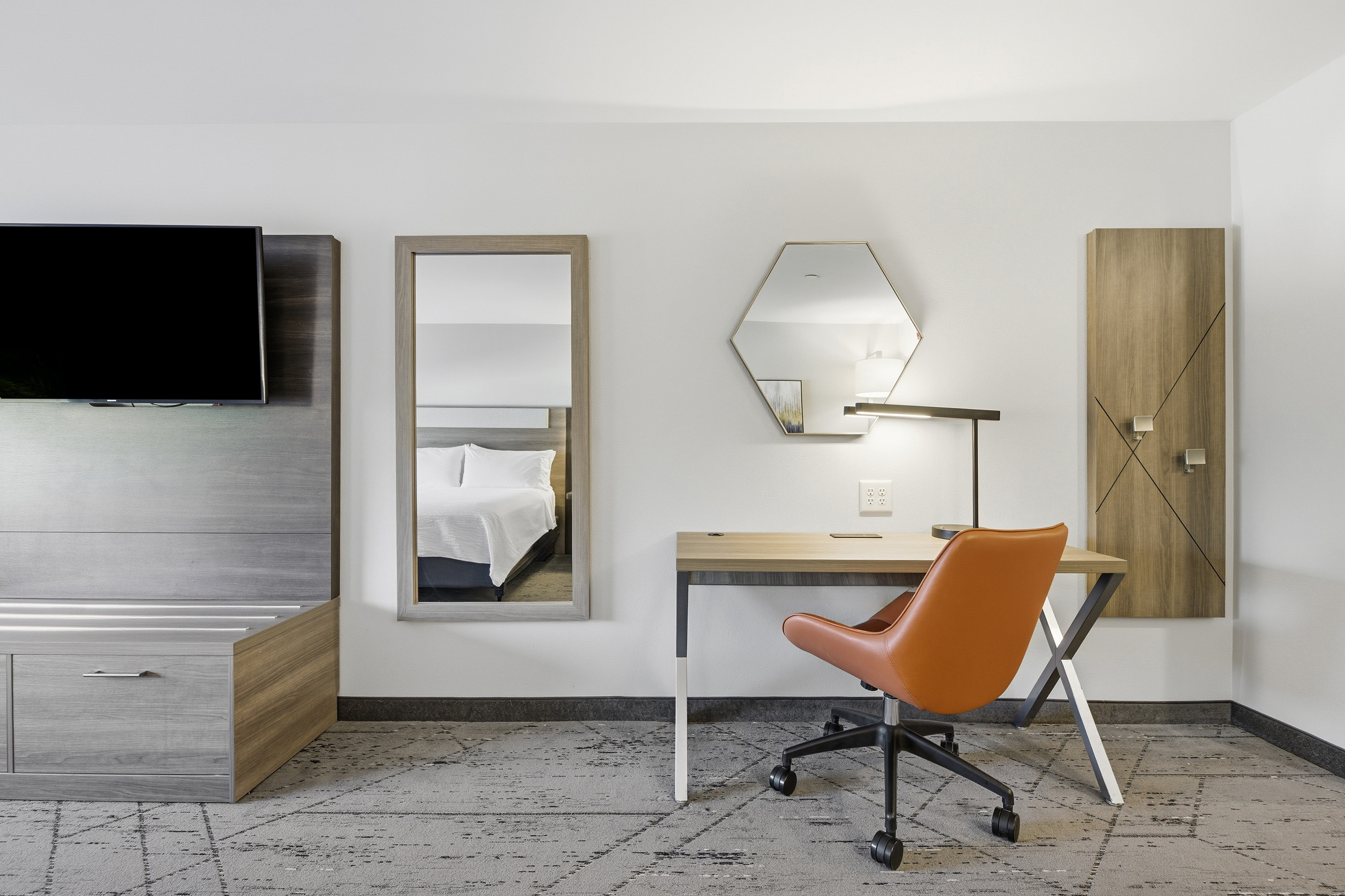 Holiday Inn Express & Suites Raleigh West - Lenovo Center 95/102