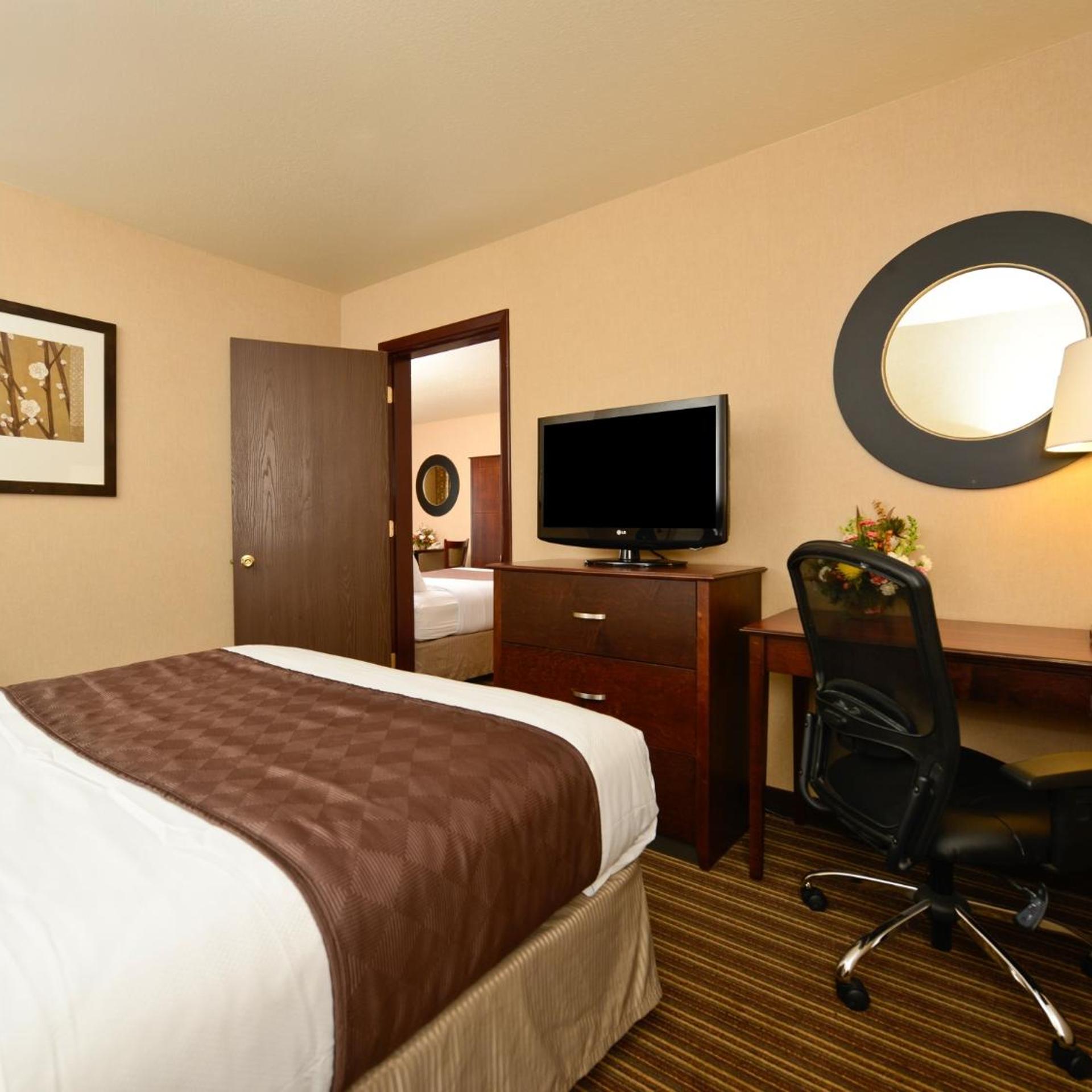 Yellowstone West Gate Hotel 27/51
