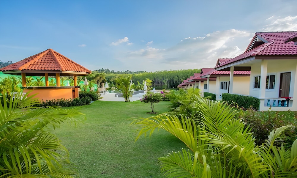 Phuket Airport Villa 74/80