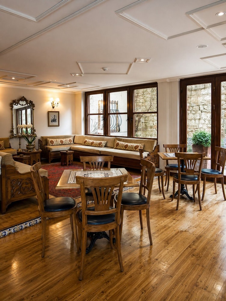 Hotel Sari Konak 38/48