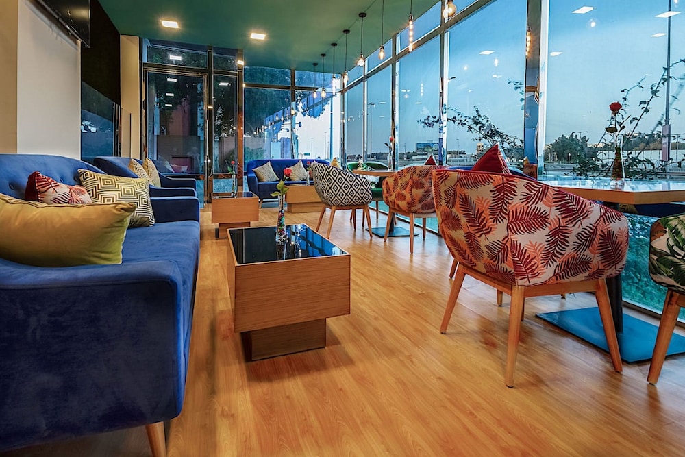 Phoenicia Tower Hotel 50/67