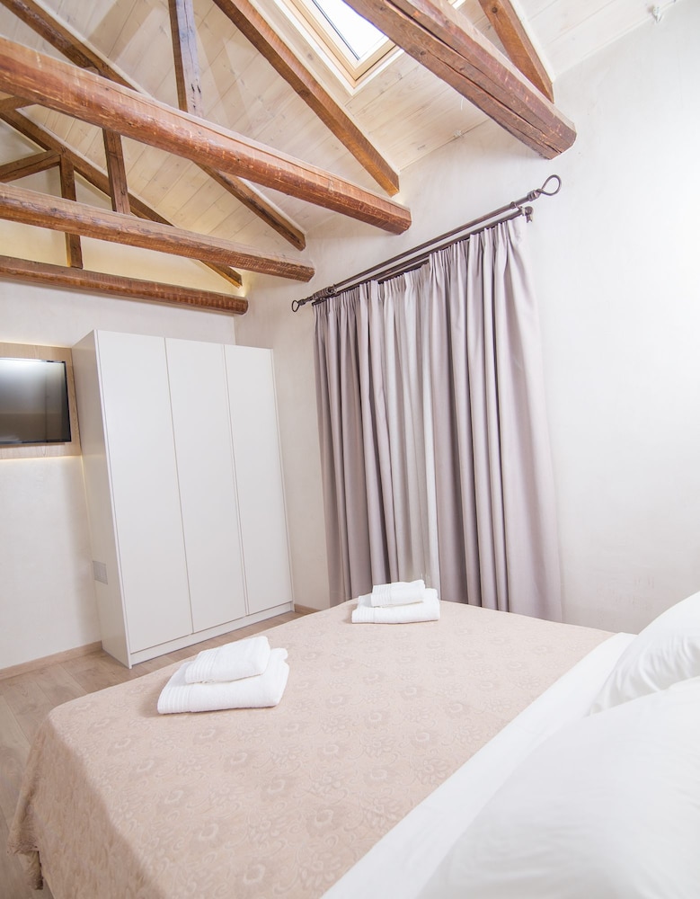 Panellinion Luxury Rooms 12/41