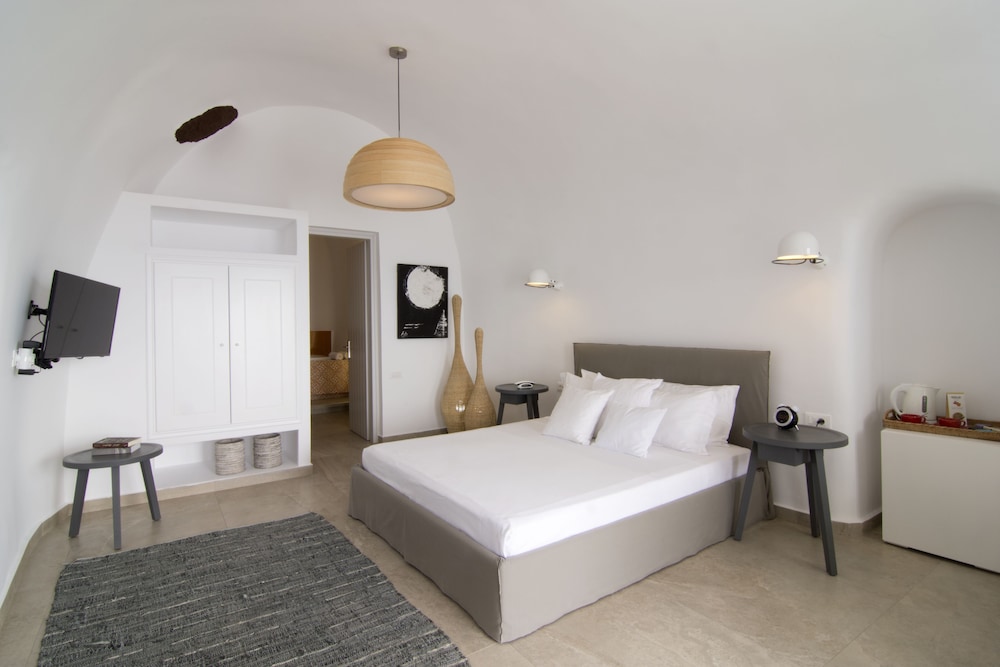 Santorini Secret Suites and Spa - Adults Only 9/50