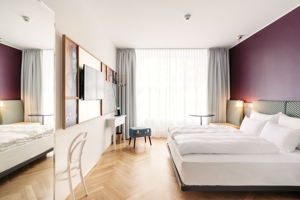 Hotel Schani Salon 12/48