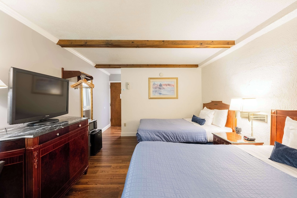 Fireside Inn And Suites 25/64