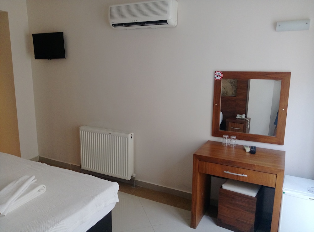 Dinara Hotel 20/66