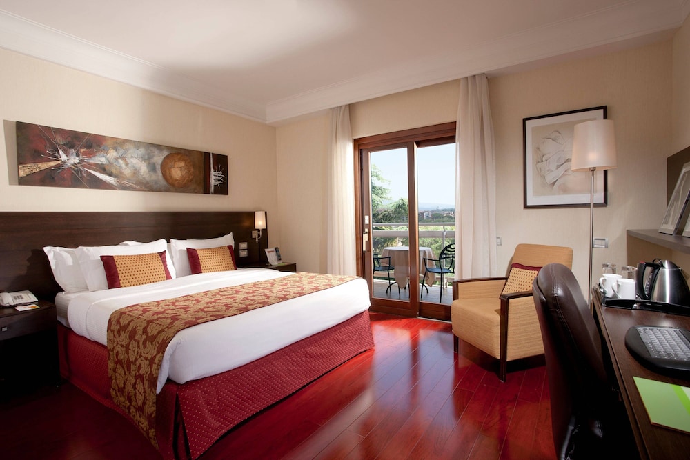 Courtyard By Marriott Rome Central Park 10/72