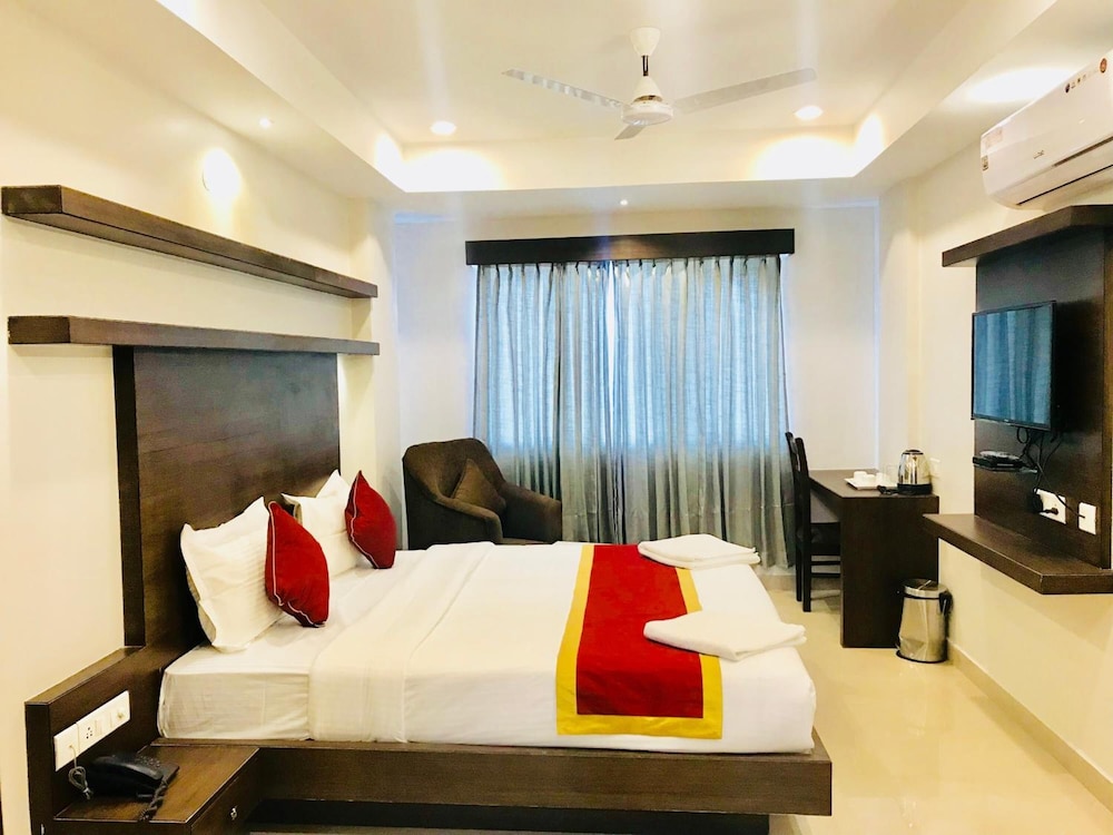 Regalia Inn & Suites 13/37
