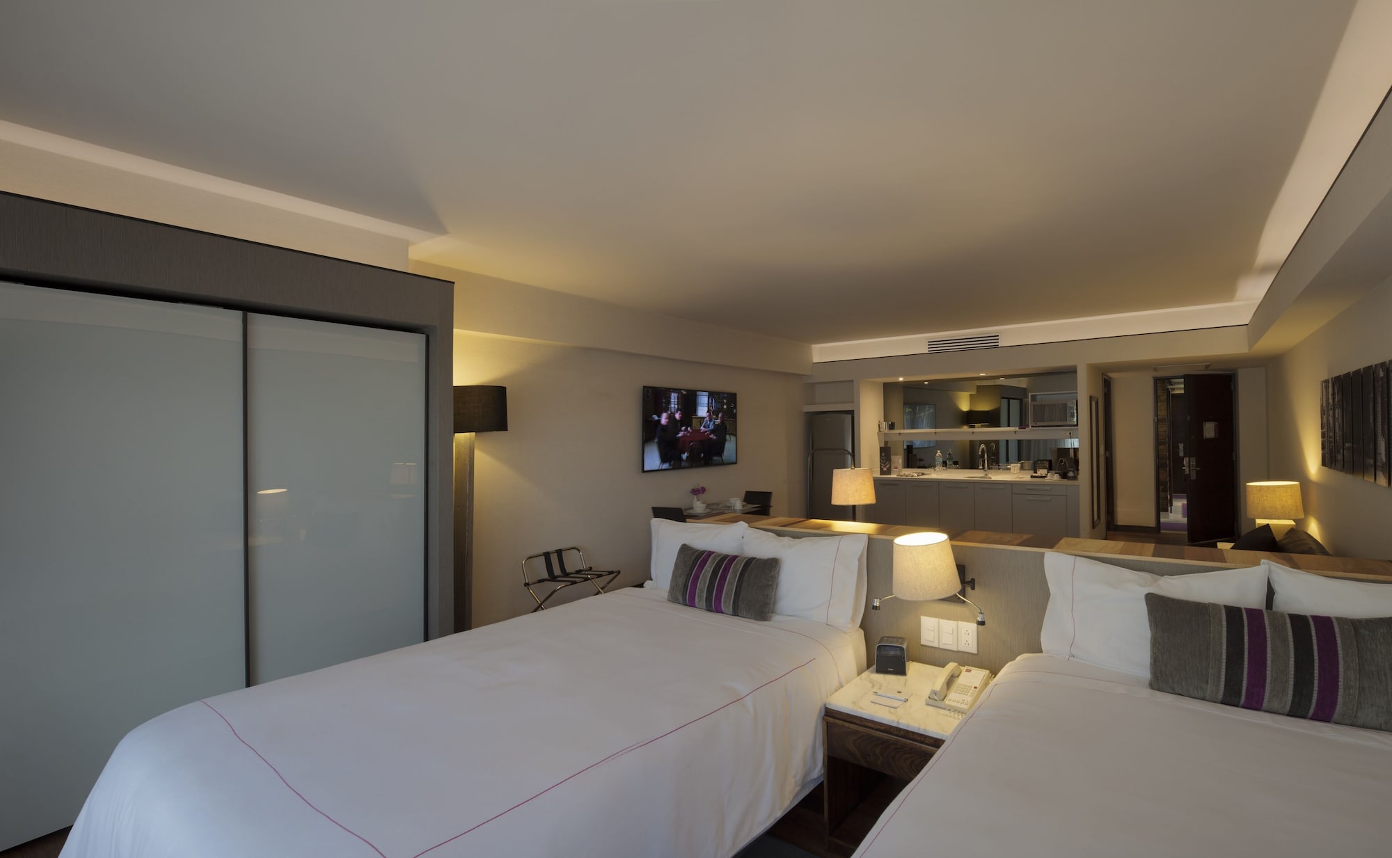 MASTER, SUITE, 2 DOUBLE BEDS