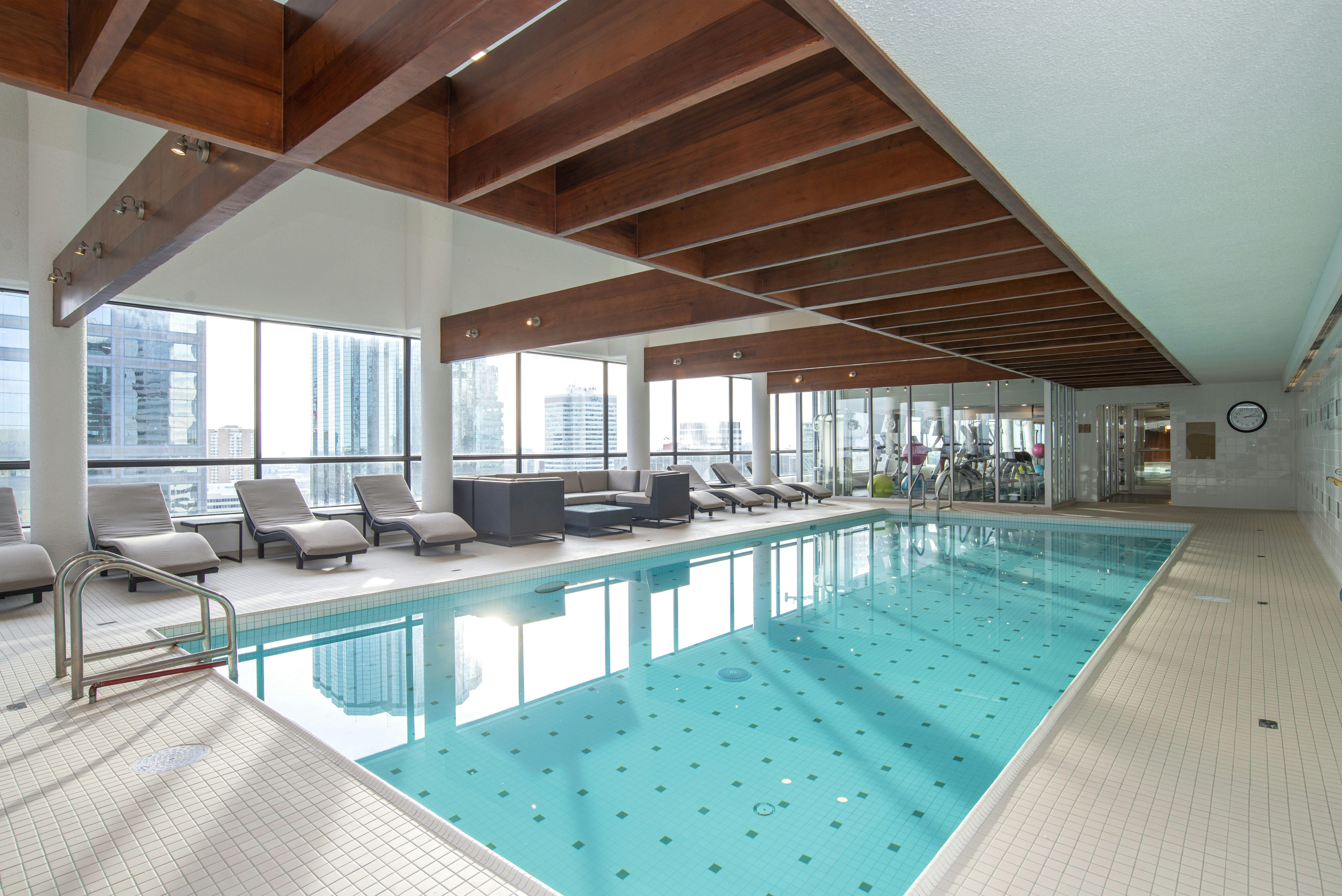 Sandman Signature Edmonton Downtown Hotel 24/46