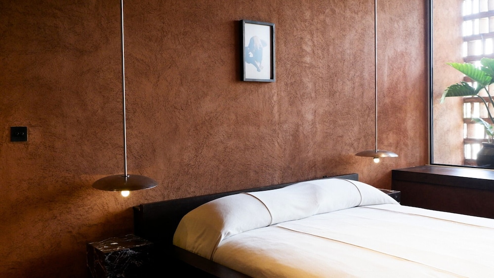 FURTHER HOTEL 19/59