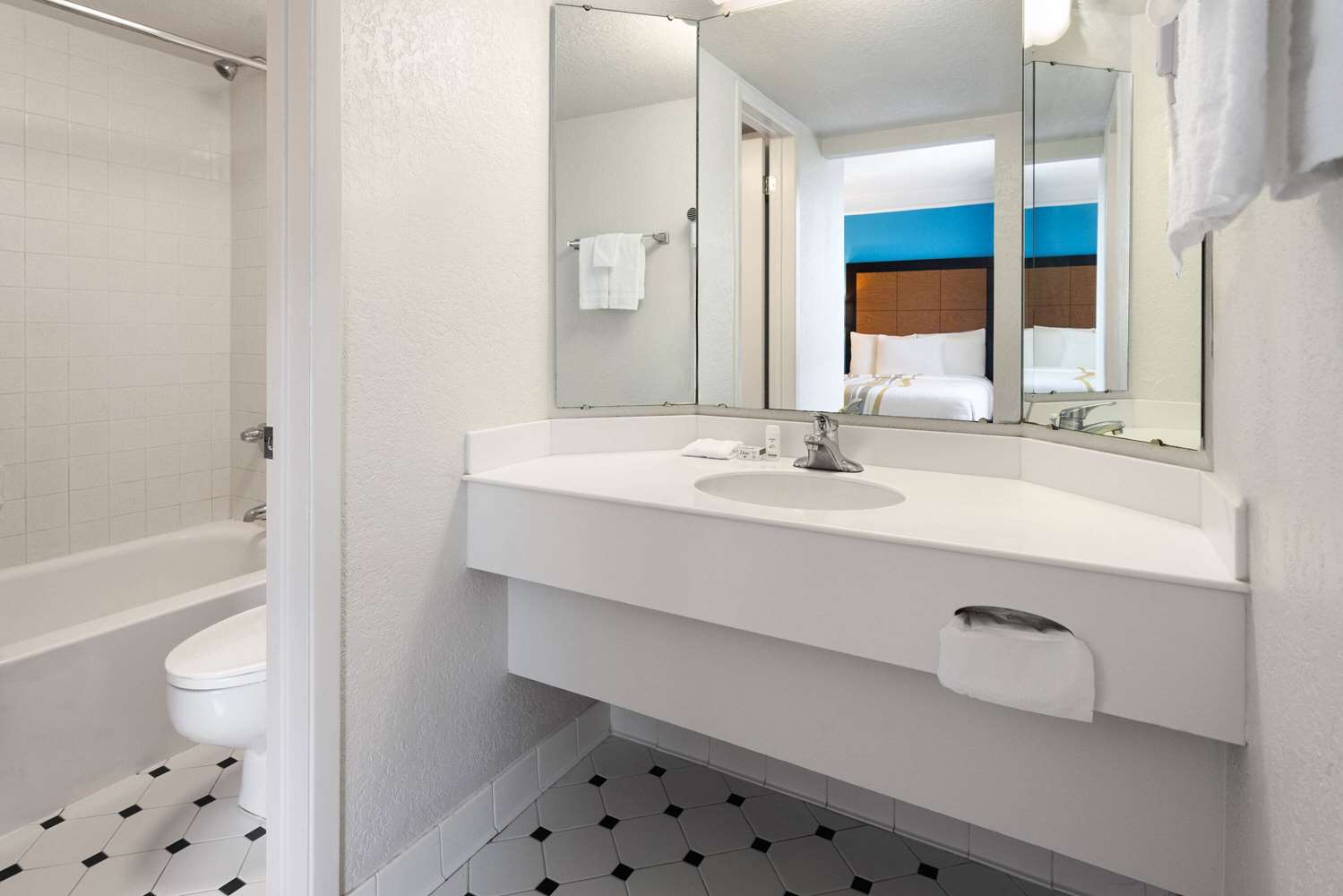 La Quinta Inn by Wyndham Pittsburgh Airport 34/36