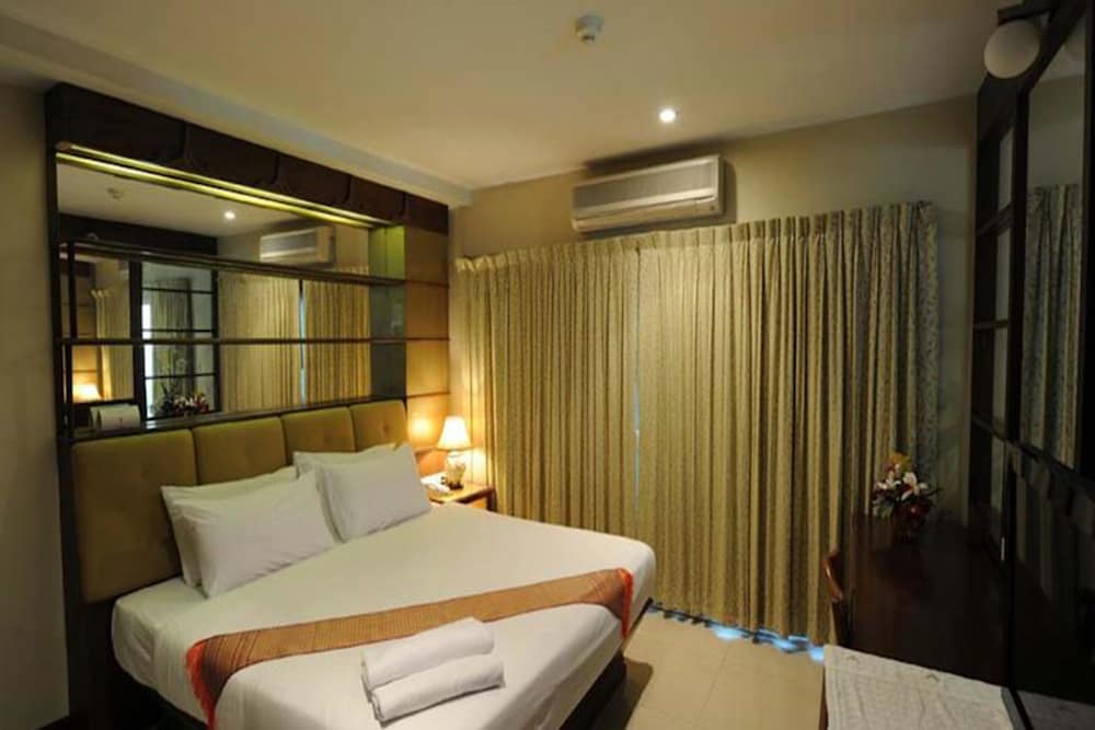 The Whitehouse Condotel 9/40