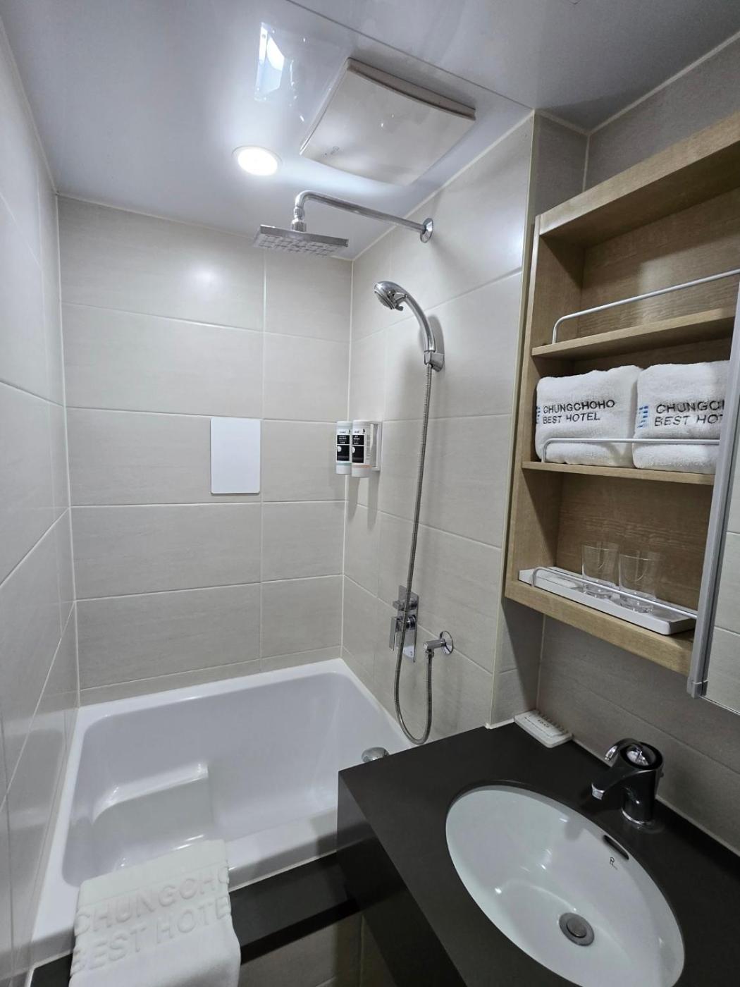 Chungchoho Best Hotel 41/42