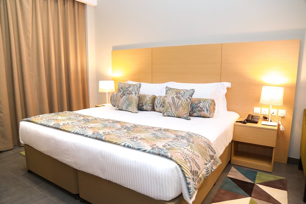 1 Bedroom, Deluxe, Suite, King Bed, City View
