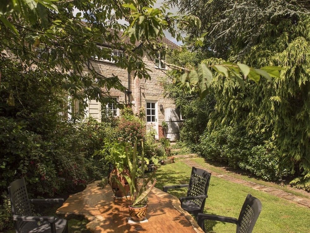 24 Ward Avenue 31/47