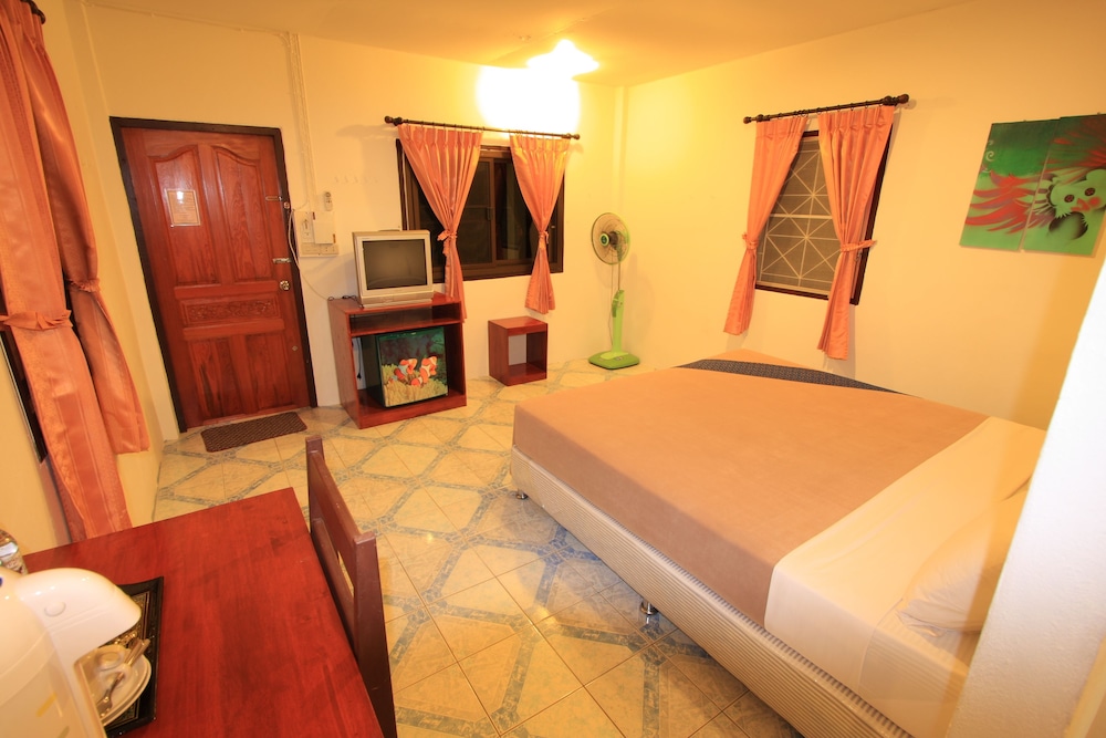 ROOM, BEACH FRONT