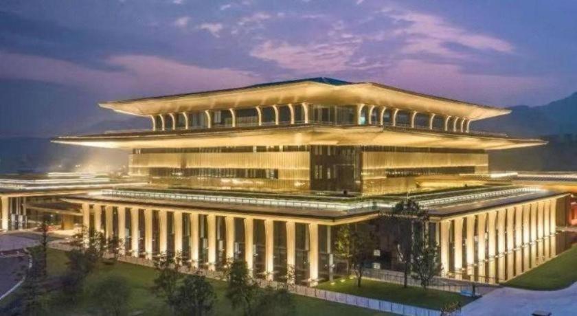 Vienna Hotel (Guangzhou Airport Road Huangshi) 1/60