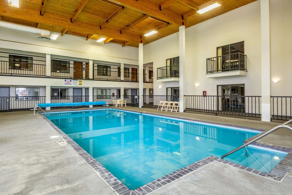 Econo Lodge Waupaca 21/35