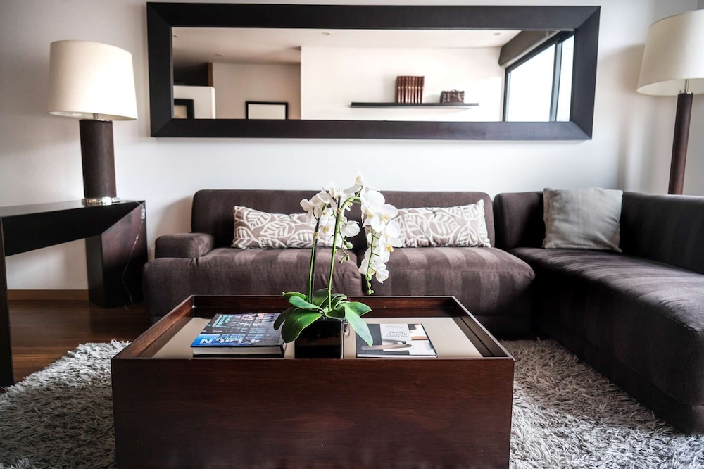 Hotel 93 Luxury Residences 49/69