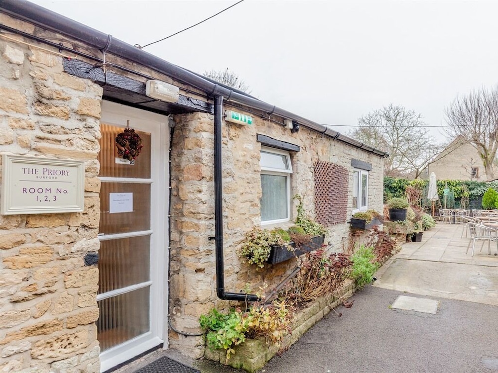 The Priory Burford Bed And Breakfast 3/59