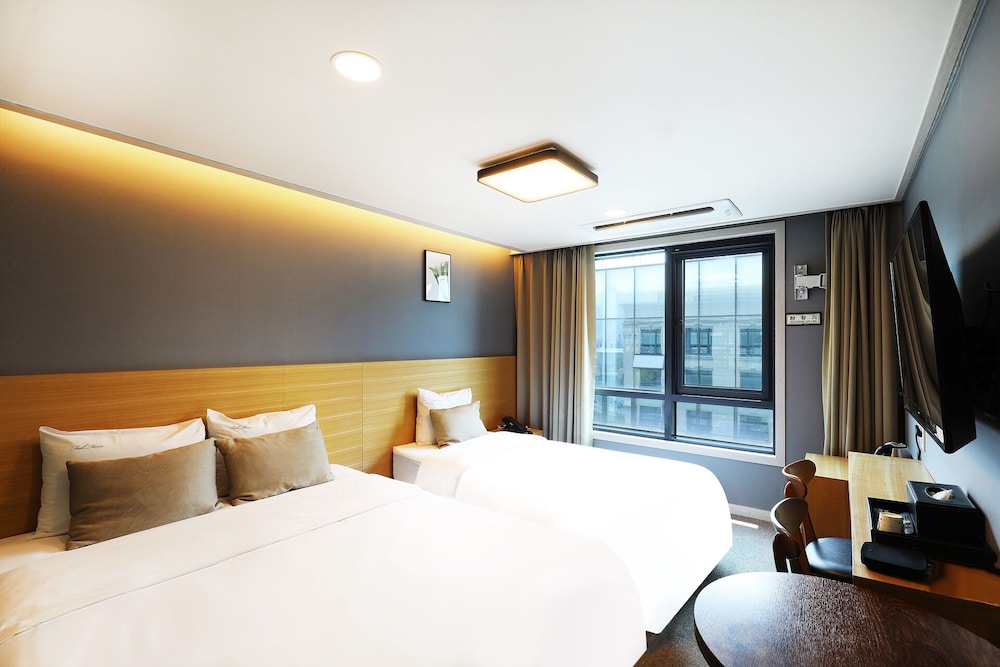 Hotel Full Moon 10/54