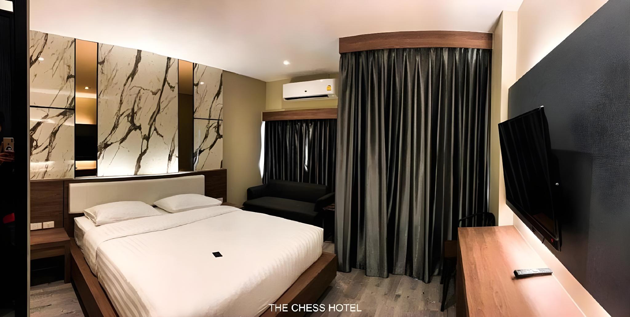 The Chess Hotel 24/38
